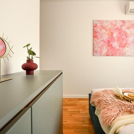 Eye Candy Romexpo 2-Bedroom With Free Parking 布加勒斯特 外观 照片